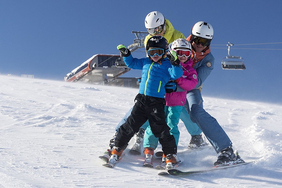 Familien und Vitalhotel Mühlpointhof ***S Ausflugsziele Winter: Skigebiet Almenwelt Lofer
