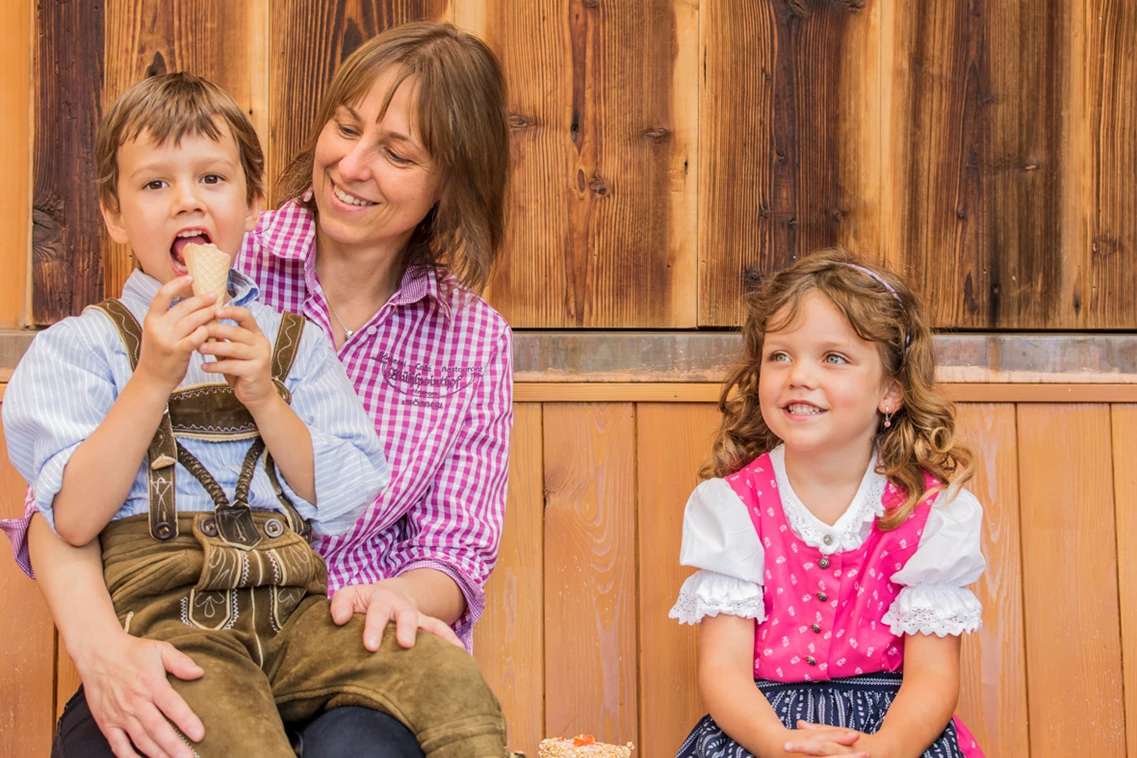 Kinderhotel: Familie beim Genießen - Familien und Vitalhotel Mühlpointhof ***S