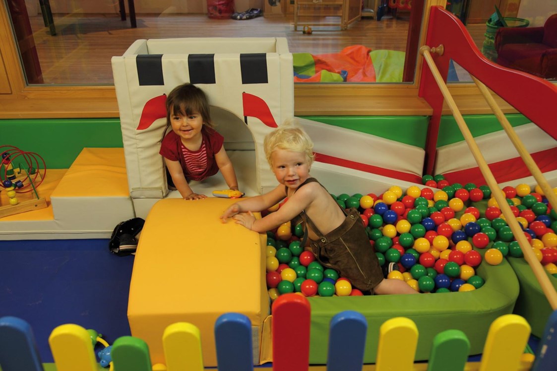 Kinderhotel: Babybereich im Kinderspielzimmer - ****Alpen Hotel Post