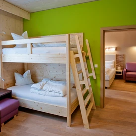 Kinderhotel: Heimisches Fichtenholz für hellen Wohnkomfort.  - Allegria Resort Stegersbach