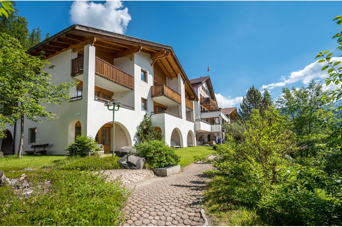Kinderhotel: Aussenansicht Aparthotel Muchetta - Davos Wiesen - Graubünden - Schweiz - Aparthotel Muchetta