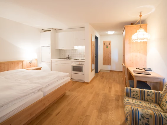 Kinderhotel: Einzimmer-Appartement Standard,  ideal für 2 Erwachsene und 1 Kind oder 1 Erwachsene und 2 Kinder - Aparthotel Muchetta - Davos Wiesen - Graubünden - Schweiz - Aparthotel Muchetta