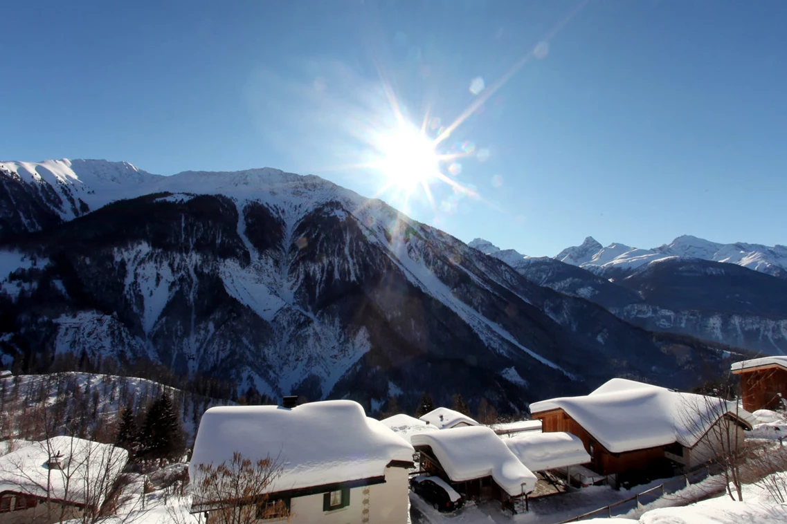 Kinderhotel: Winteraussicht vom Aparthotel Muchetta - Davos Wiesen - Graubünden - Schweiz - Aparthotel Muchetta