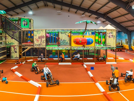 Kinderhotel: 2.500 m² Indoor Funpark - Thermenhotel Kurz****