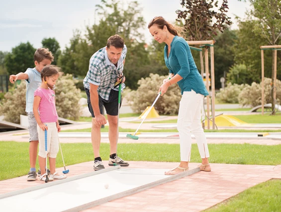 Kinderhotel: Minigolf - Thermenhotel Kurz****