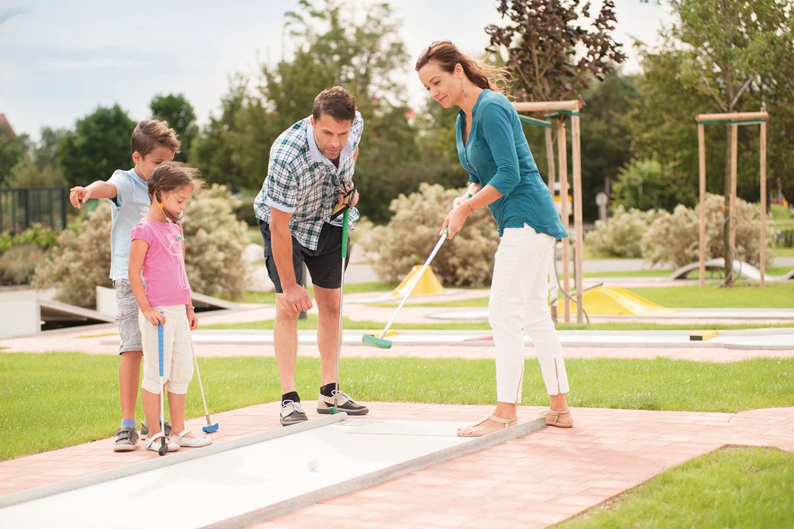 Kinderhotel: Minigolf - Thermenhotel Kurz****