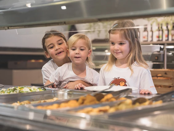 Kinderhotel: Mittagsbuffet - Thermenhotel Kurz****