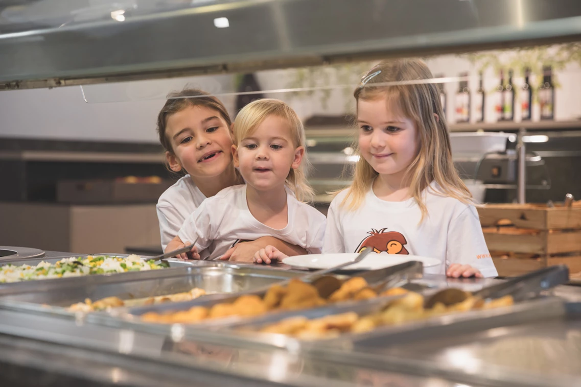 Kinderhotel: Mittagsbuffet - Thermenhotel Kurz****