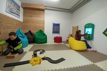 Kinderhotel: Spielraum - Hotel Auenhof