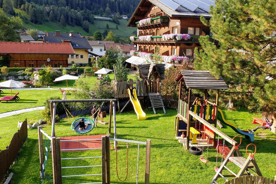 Kinderhotel: Spielplatz - Hotel Auenhof