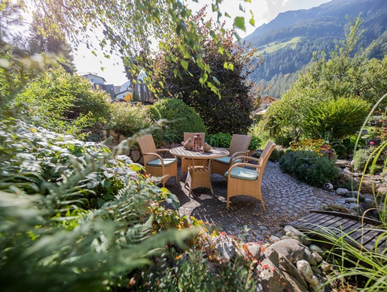 Kinderhotel: Garten-Nische zum Relaxen - Hotel Auenhof