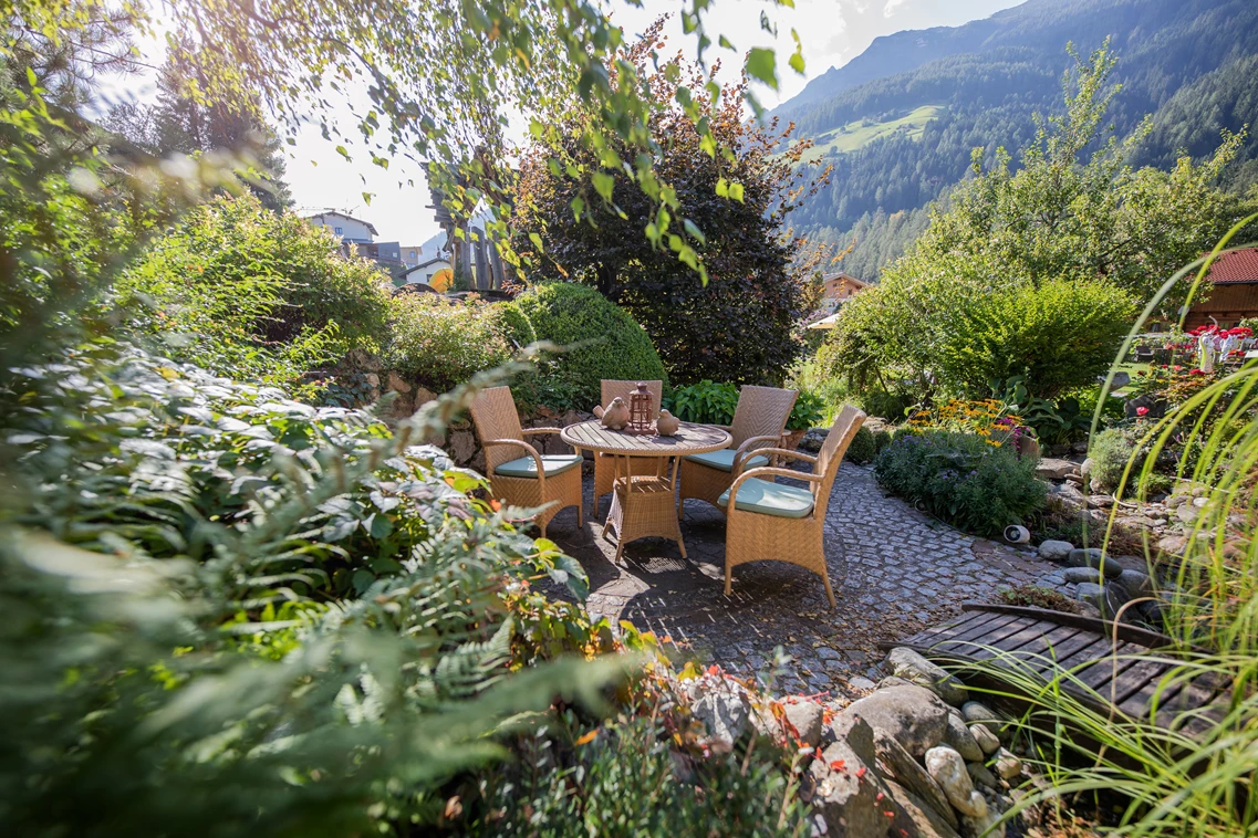 Kinderhotel: Garten-Nische zum Relaxen - Hotel Auenhof