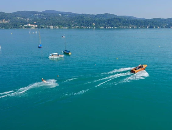 Kinderhotel: Auf den Wasserskiern den See erobern! - Hotel Seewirt