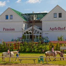 Kinderhotel: Pension Apfelhof mit Reitplatz - Pension Apfelhof